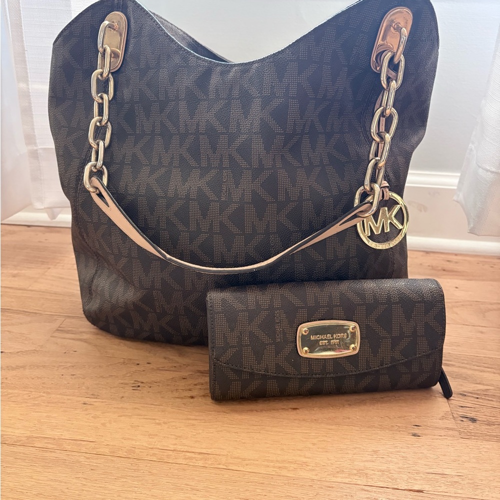 Michael Kors Signature Lilly Shoulder Tote with Wallet